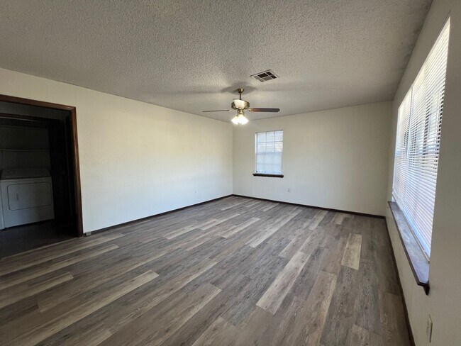 Foto del edificio - 713 W Delaware St