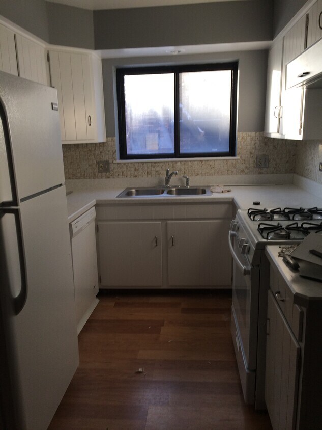 Kitchen - 110 S Dunton Ave