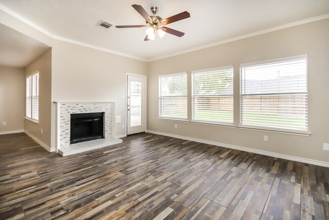 Building Photo - 15802 St Lawrence Cir