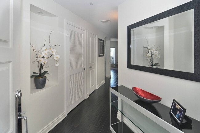 Building Photo - 4424 Whitsett Ave