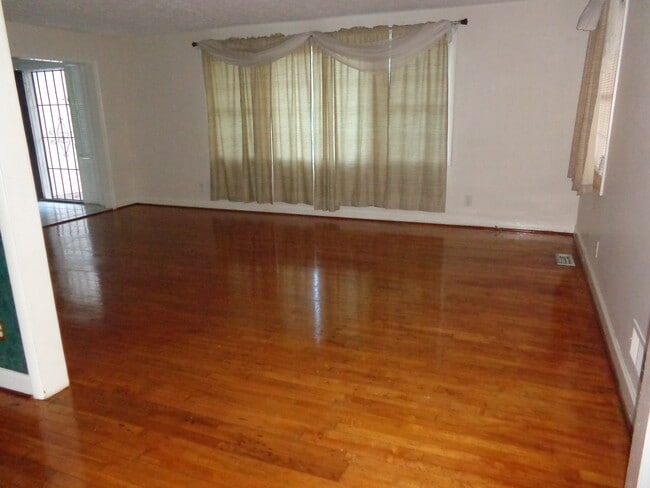 Foto del edificio - 2 E 54th St