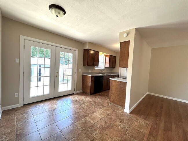 Building Photo - 1602 Sagebrush Dr