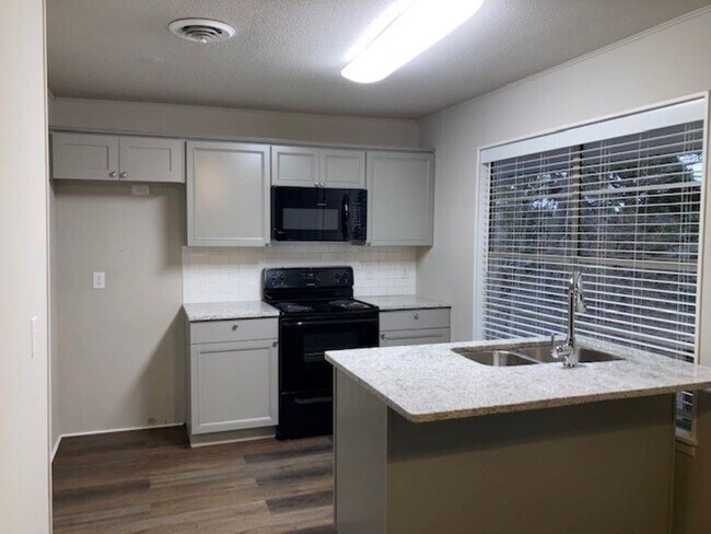 Building Photo - 28 Hatcher Dr