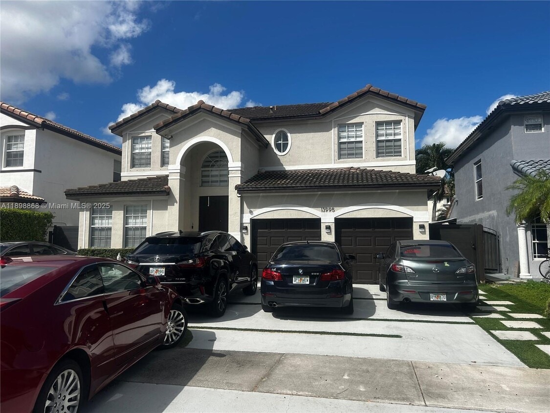 Foto principal - 13995 SW 154th St