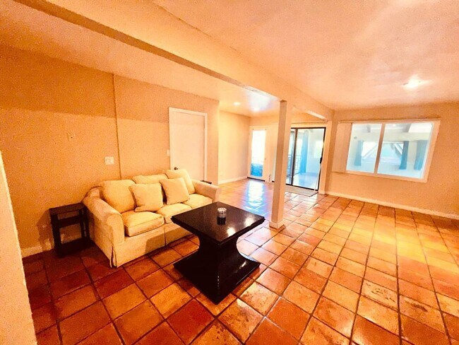 Foto del edificio - Spacious Haiku Home w/ Pool, Hot Tub, Lofts, Lanais, Ocean & Jungle Views