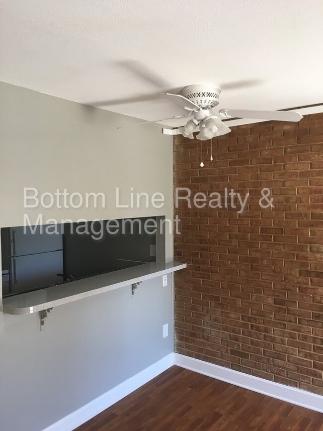 Building Photo - Patio Court Open House Saturday 5/26!