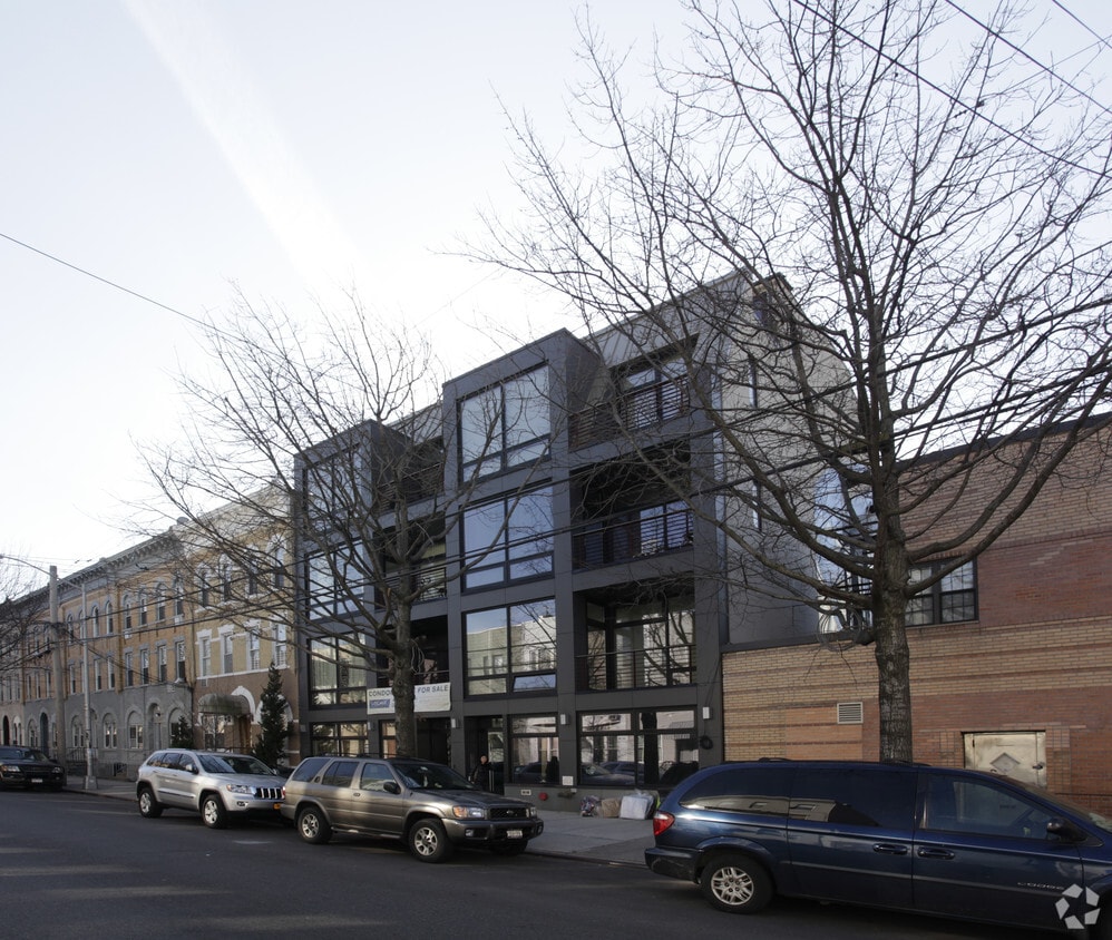 Primary Photo - 267-269 Kingsland Ave