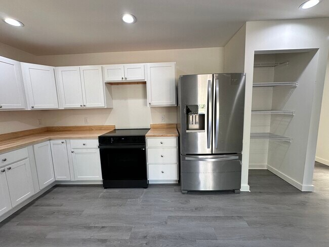 Foto del edificio - 560 White Pine Dr