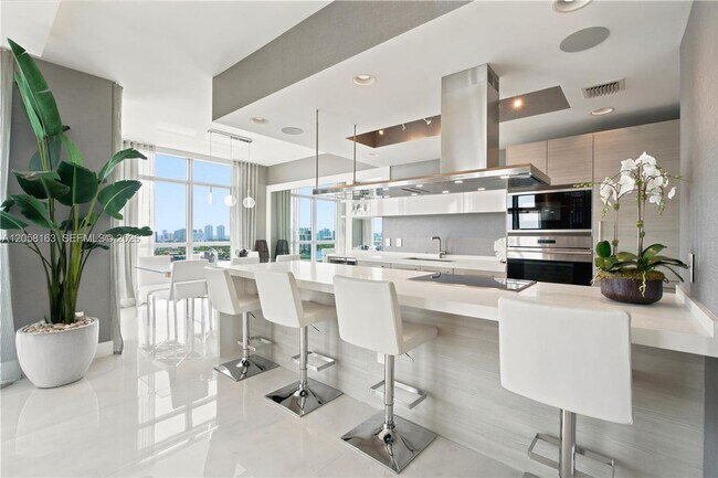 Photo - 17301 Biscayne Boulevard 2010, North Miami Beach, FL 33160 House