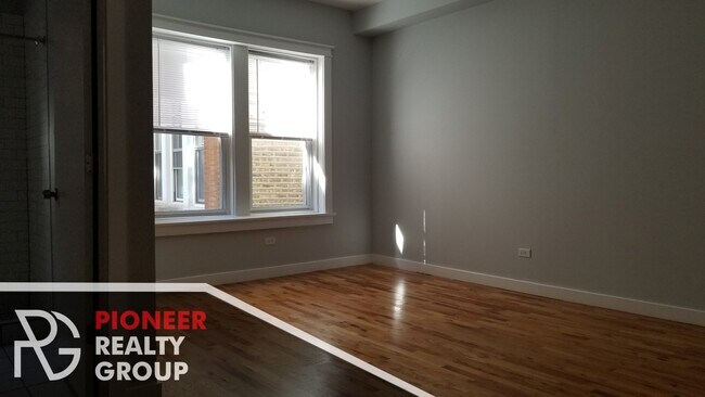 Building Photo - 7456 N Greenview