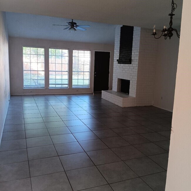 Foto del edificio - 9610 Wellsworth Dr