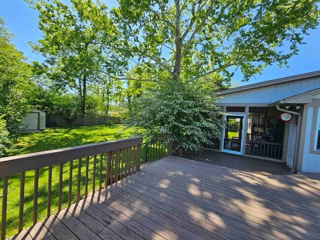 Foto del edificio - 2517 Clara Kee Blvd