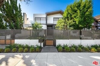 Building Photo - 213 N Palm Dr