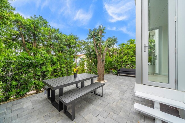 Foto del edificio - 600 76th St