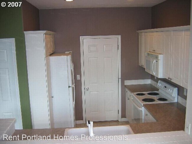 Foto del edificio - 3 br, 2.5 bath House - 6960 SW Stanford Court