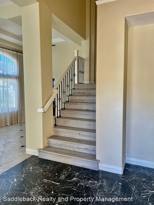 Building Photo - 4 br, 3 bath House - 701 Via Paraiso Cir
