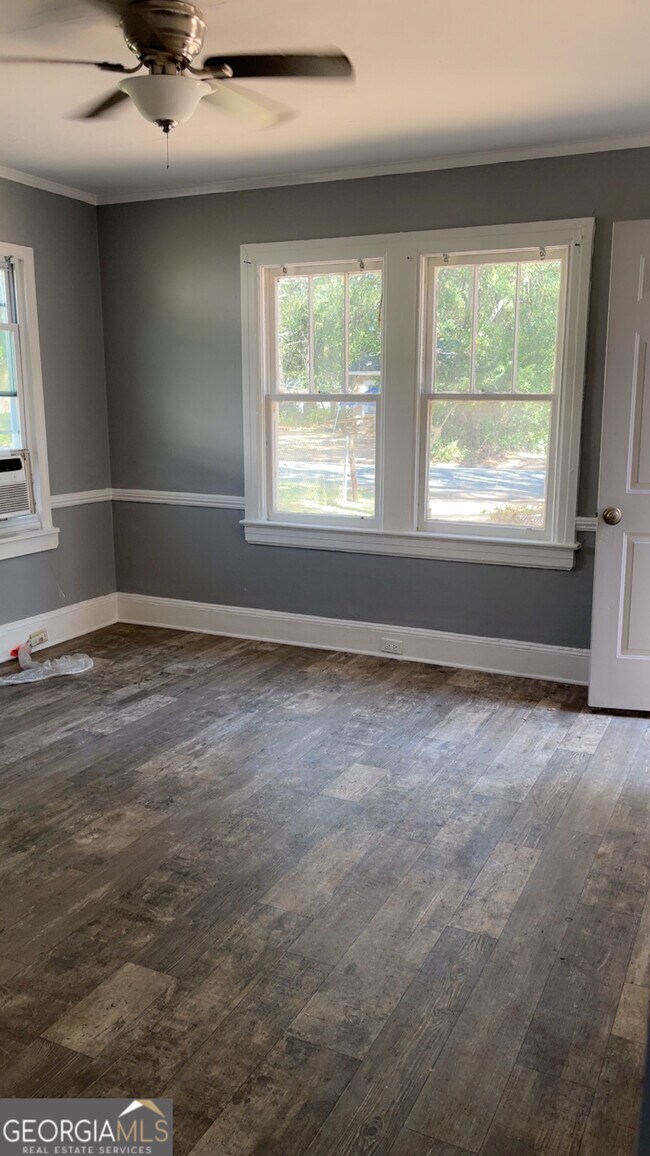 Foto del edificio - 1312 Gillespie Ave