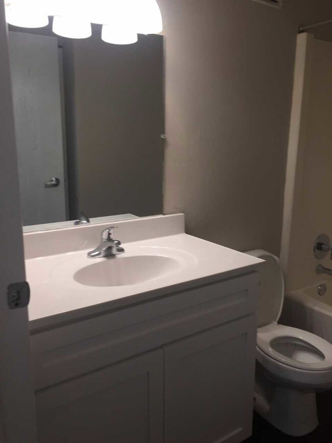 Foto del edificio - Waterbury Apartment Community