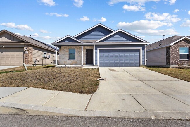 Foto del edificio - Charming Home Awaits: Spacious & in a Prime Location