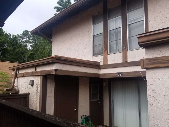 Foto del edificio - 209 Westwood Dr