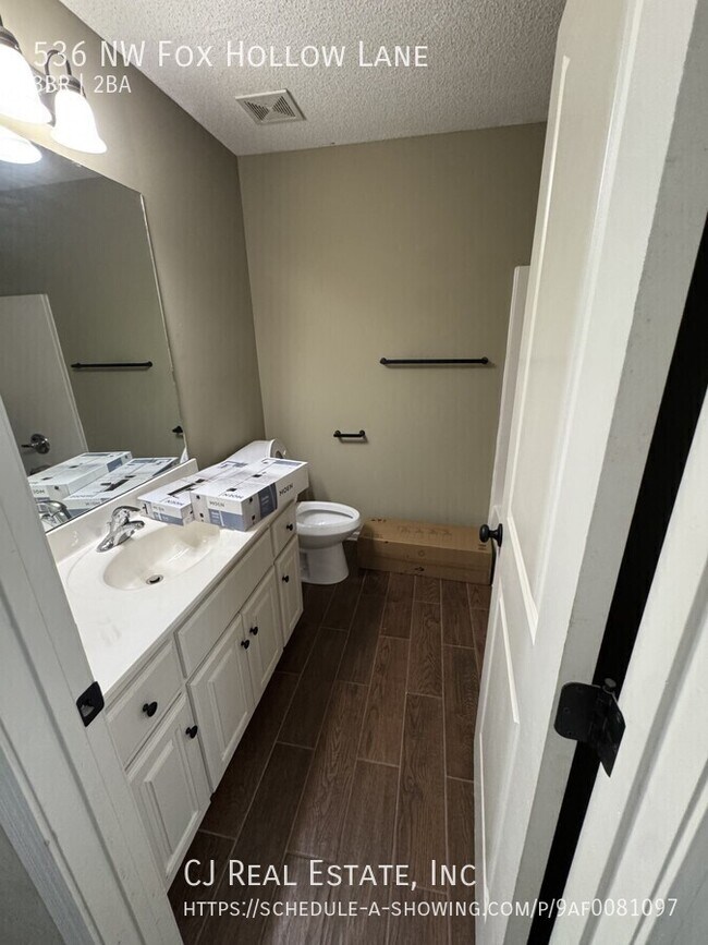Foto del edificio - 536 NW Fox Hollow Ln