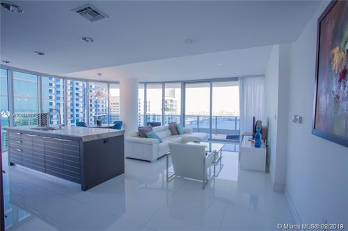 Building Photo - 200 S Biscayne Blvd
