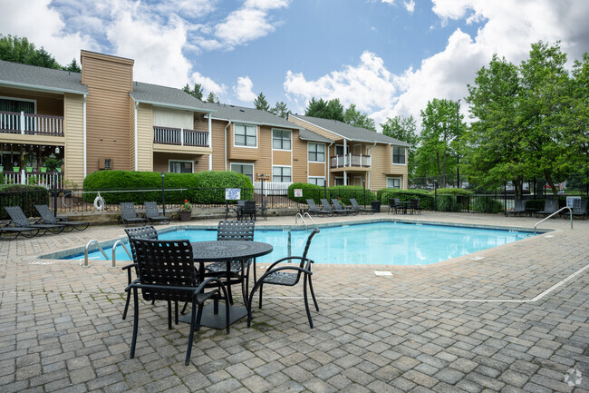 Pool and Seating - Park At Vietti