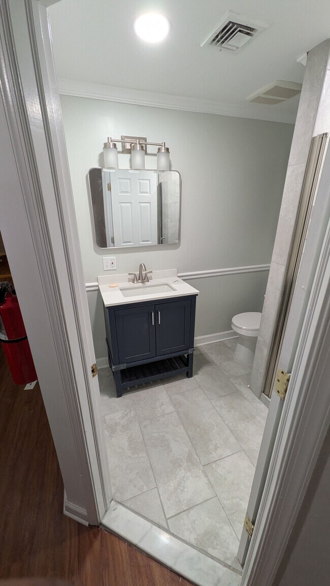 Foto del edificio - 167 Jerome Pl