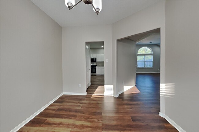 Foto del edificio - 29309 Forest Floor Ln
