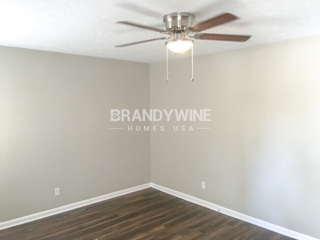 Building Photo - 1 MONTH CREDIT - Fenced Yard!!!