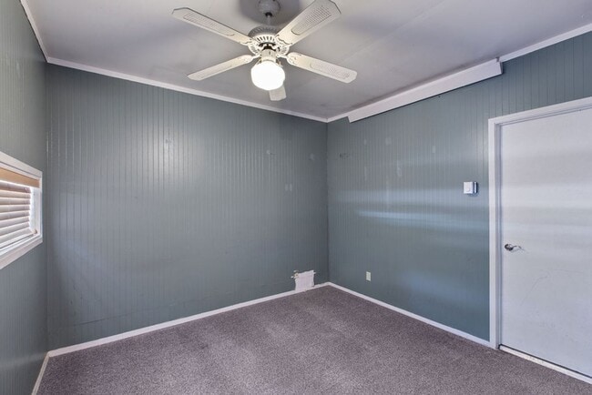 Building Photo - Charming 3 bedroom/2 bathroom Single Famil...