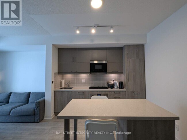 Photo du bâtiment - 8119 Birchmount Rd