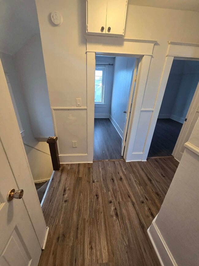 Building Photo - 473 Aikins St