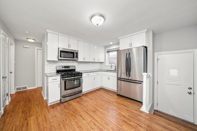 Building Photo - 5747 S Mobile Ave