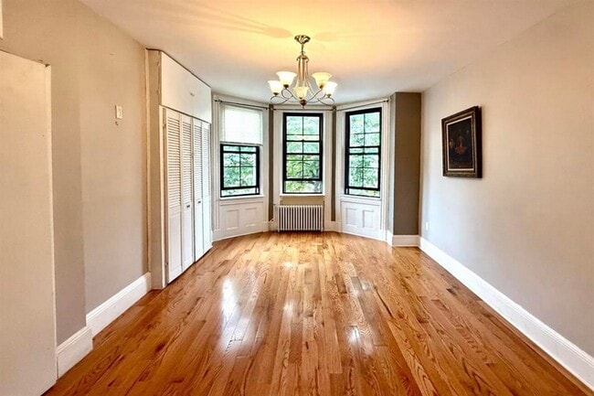 Foto del edificio - 6607 Lincoln Pl