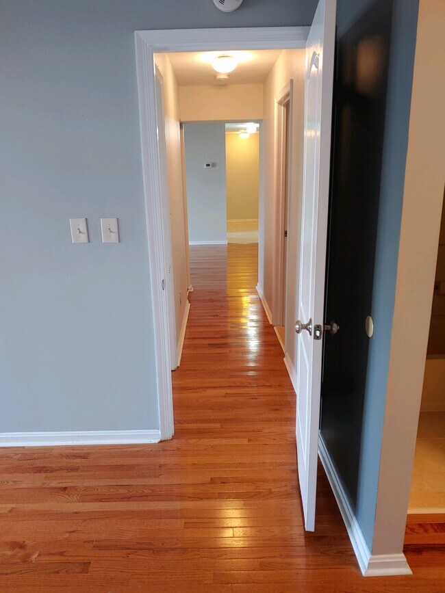 Foto del edificio - 8613 Falls Run Rd