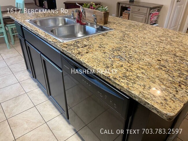 Foto del edificio - 1617 Berckmans Rd