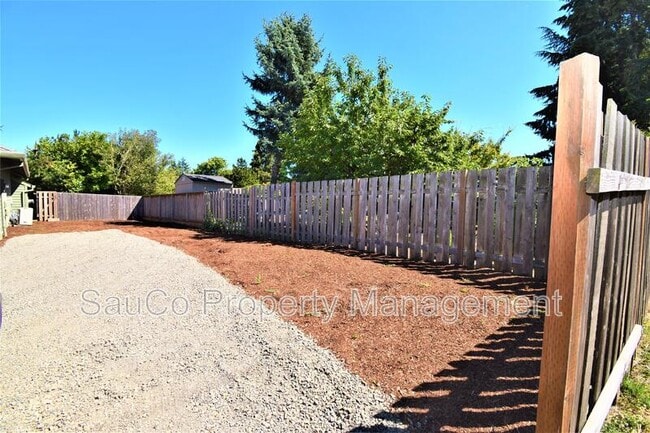 Building Photo - 5500 SW 209th Ave