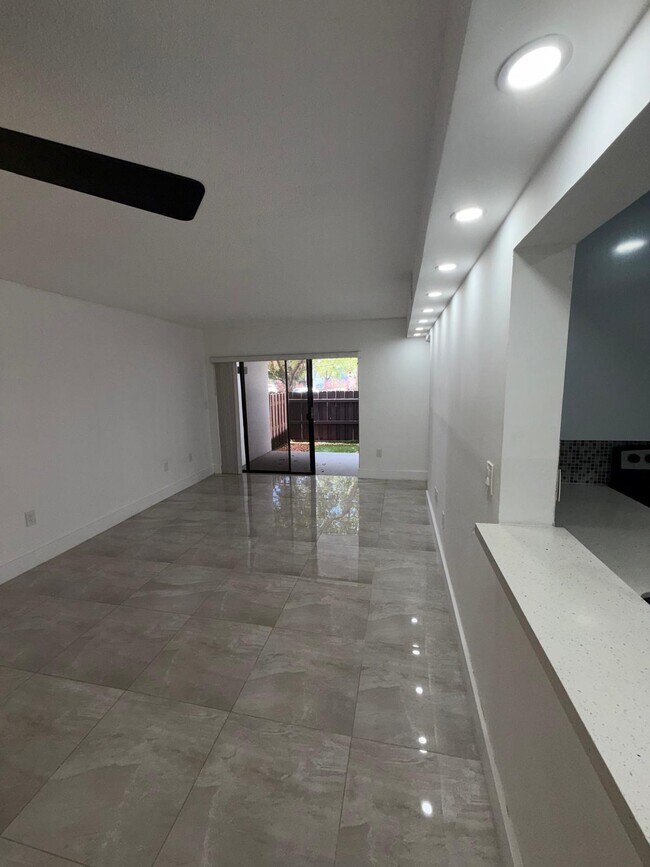 Foto del edificio - 9405 Fontainebleau Blvd