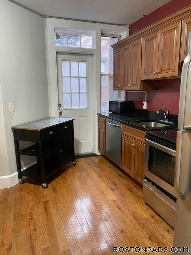 Foto del edificio - 161 Endicott St