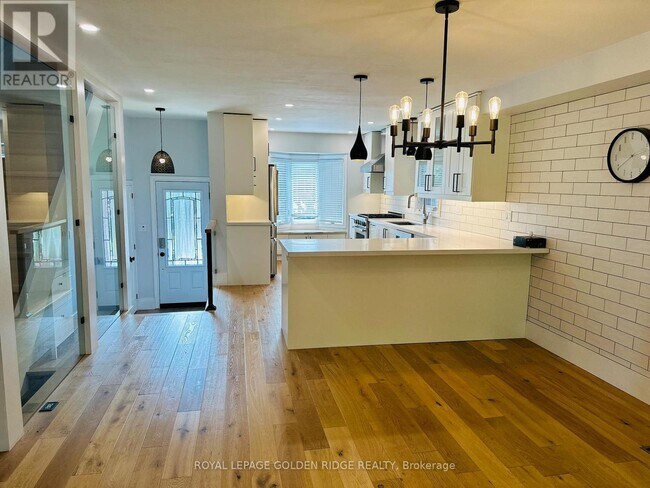 Building Photo - 2 Normandy Pl