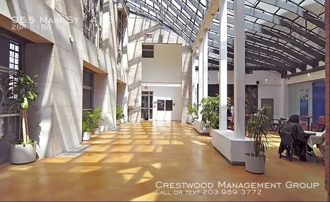 Foto del edificio - 955 E Main St