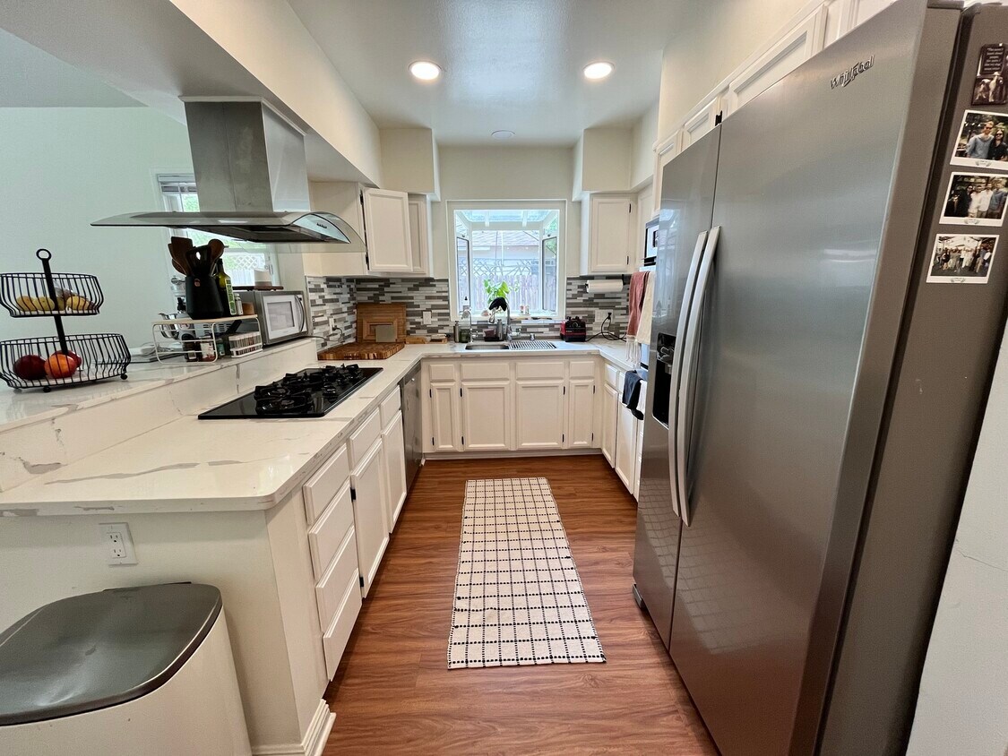 Foto principal - 4750 Santa Lucia Dr