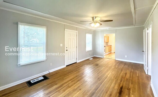 Foto del edificio - 600 Forrest Rd