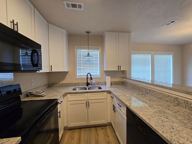 Foto del edificio - 6780 Willowbrook Dr