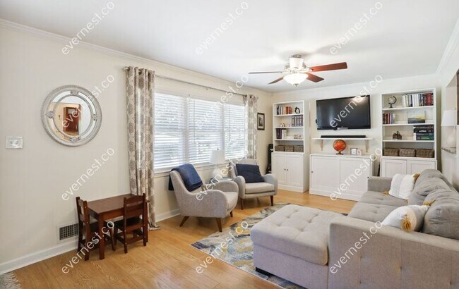 Building Photo - 2985 Westbury Dr