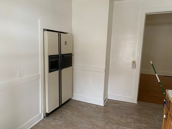 Building Photo - 81 Cameron St