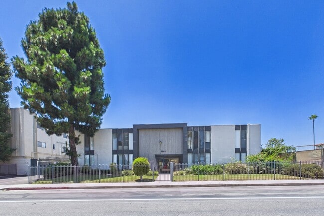 Building Photo - Sepulveda Manhattan Apartments