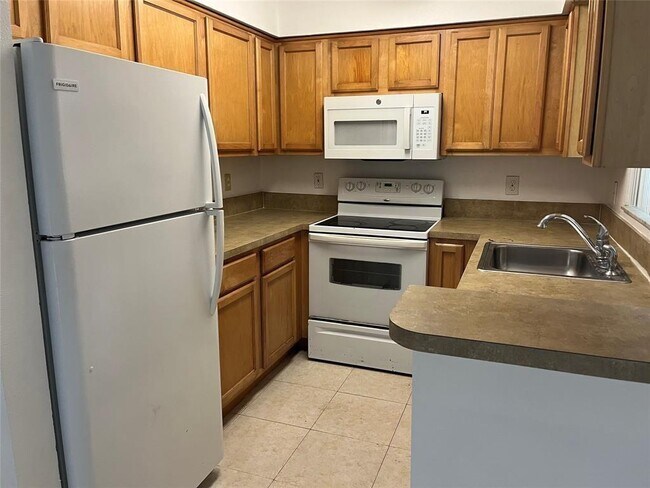 Foto del edificio - 7680 Westwood Dr