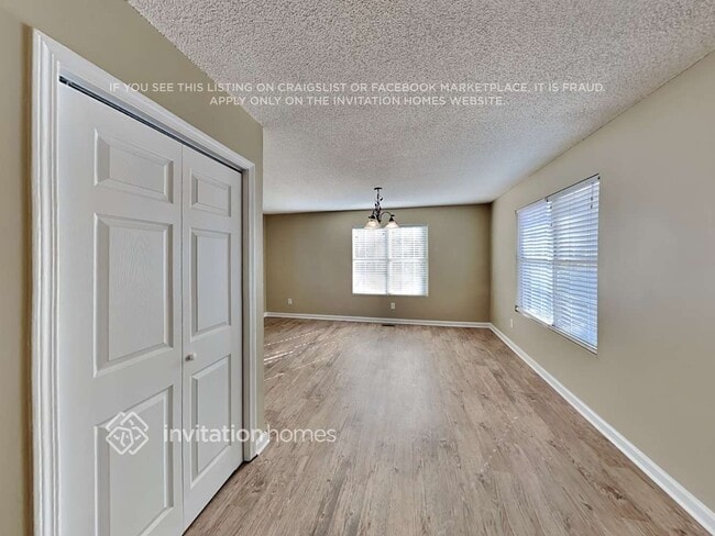 Building Photo - 1706 Live Oak Dr NW